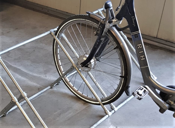 Fietsenrek 3 fietsen instelbaar gegalvaniseerde buis Ø 21,3 mm
