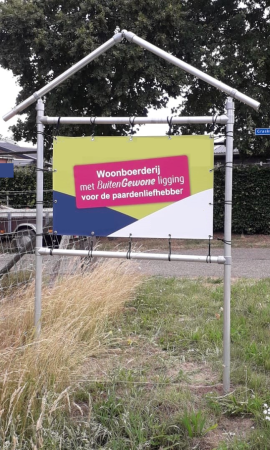 Makelaars reclameframe voor bord of spandoek uit buis Ø 42,4 mm aluminium